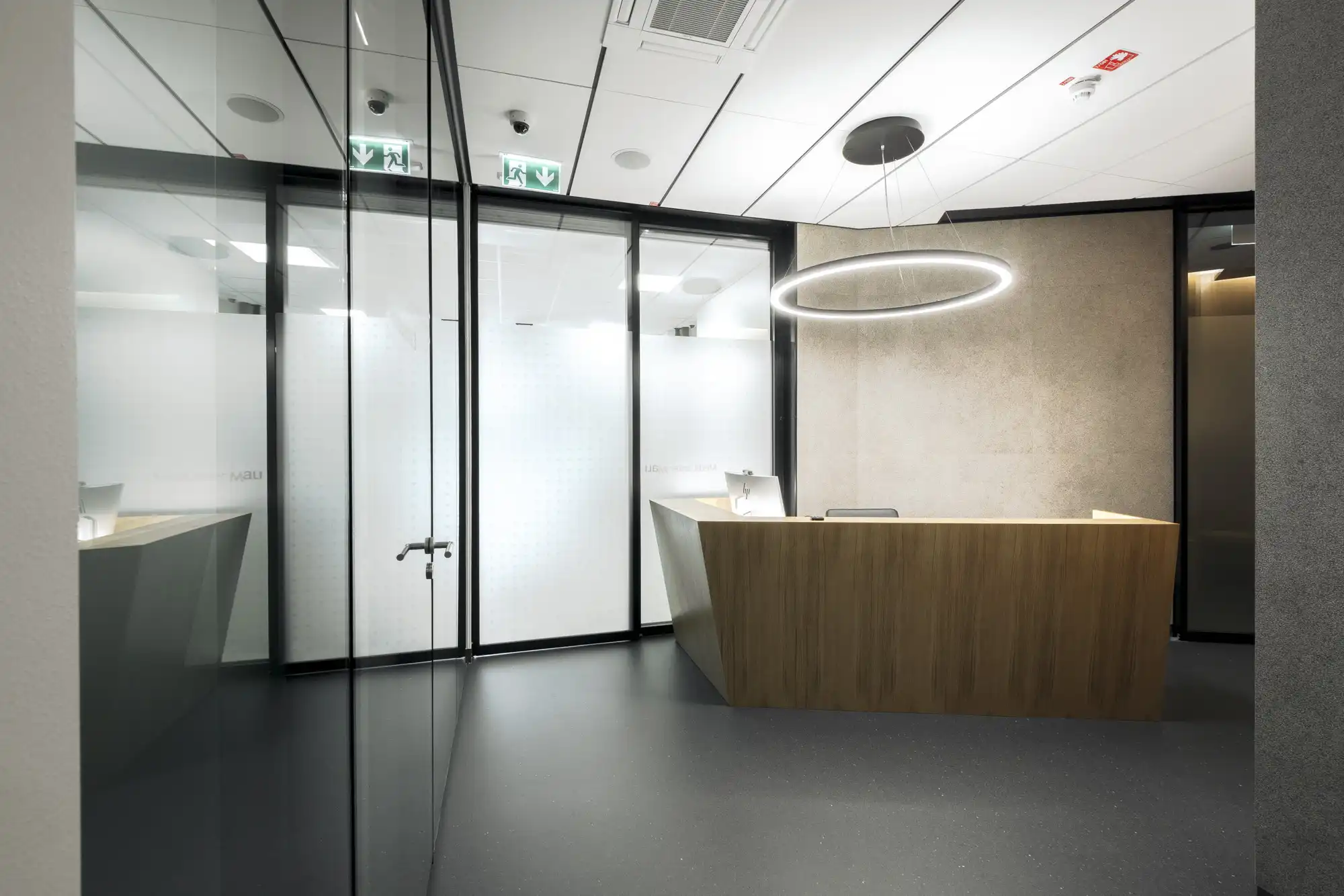 Recepcija in čakalnica v Medicenter Mali